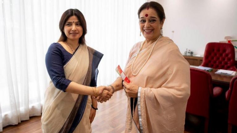 Poonam Sinha, Shatrughan Sinha’s wife, likely to fight LS polls on a SP-BSP ticket from Lucknow