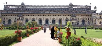 Lucknow-Imambada-photography: अब महिलाएं छोटे कपड़े पहन कर नहीं कर सकेंगी इमामबाड़े का दीदार