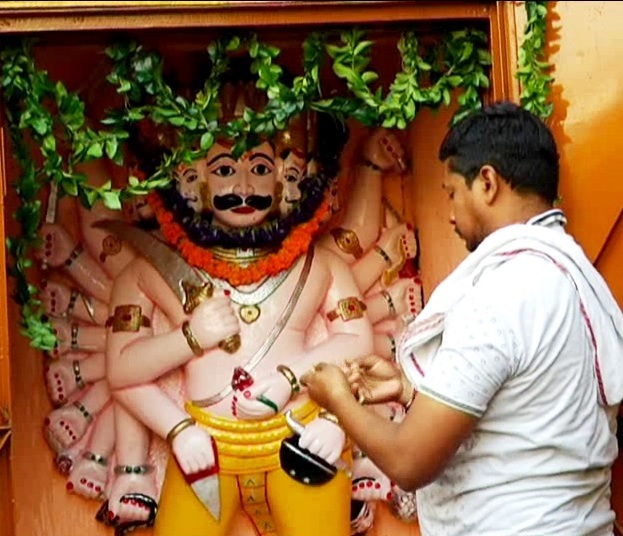 Dussehra: Devotees line up to worship Ravana at Dashanan temple in Kanpur