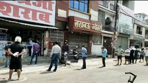 Excise Department conducts impromptu inspection at liquor shops in Lucknow  