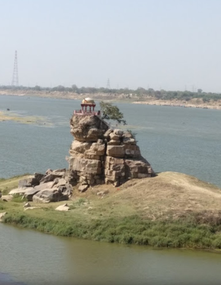 Famous Padma Madhva temple in Prayagraj witnesses low turnout of devotees due to Covid-19