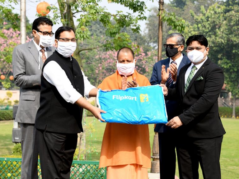 Flipkart Group presents 50 thousand PPE kits to CM Yogi