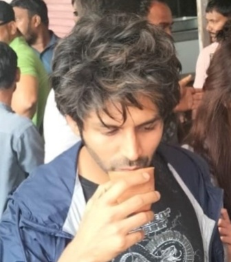 Lucknow: Actor Kartik Aaryan in Lucknow for Bhool Bhulaiyya 2 promotion, film in theater on May 20