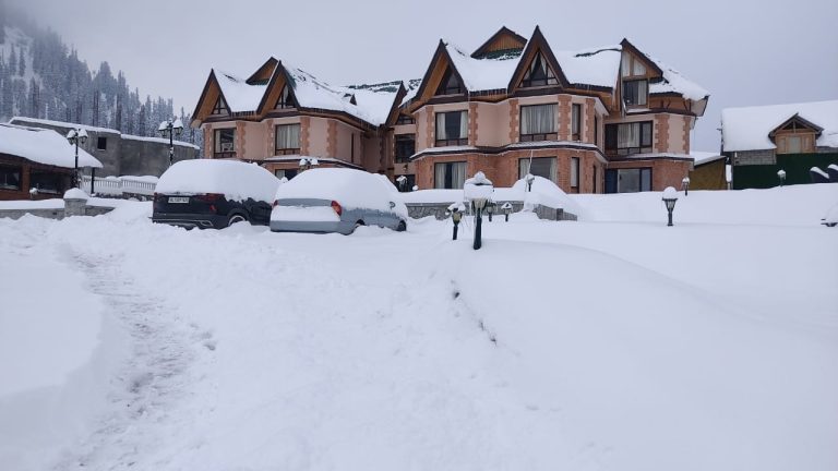 Gulmarg, Sonamarg receive fresh snowfall