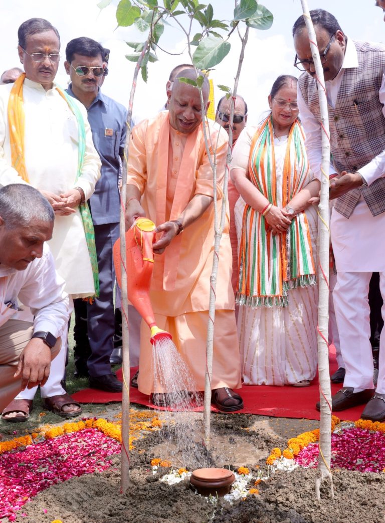 5.94 crore saplings planted in UP on Independence Day