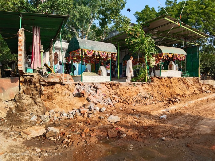 Front wall of two places of worship demolished on Rani Jhansi Road in Delhi