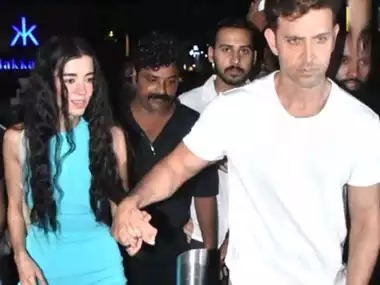 Hrithik Roshan trolled for holding Saba’s hand