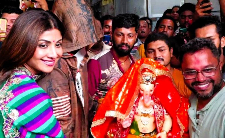 Ganpati Bappa arrives at Shilpa Shetty’s house, Raj Kundra trolled again for hiding his face