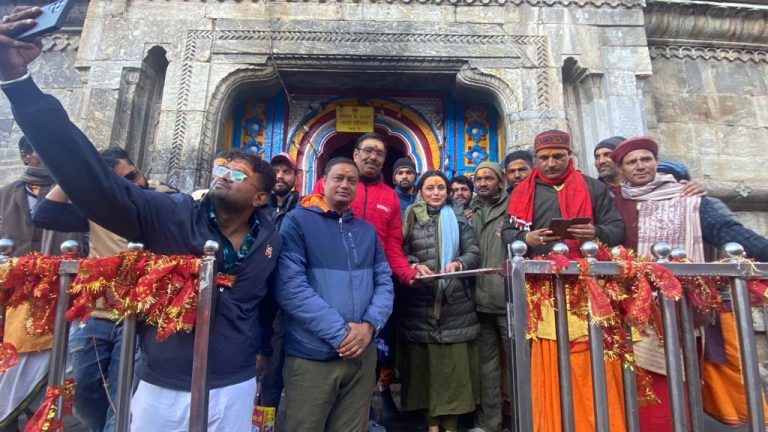 Film actress Rani Mukherjee reaches Badri-Kedar Dham for blessings