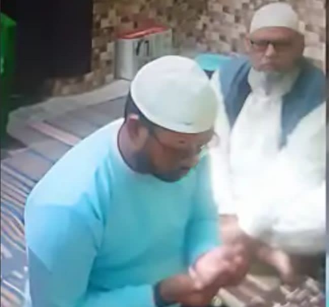 Where in UP a Hindu officer sparks controversy by offering Namaz in mosque! probe ordered