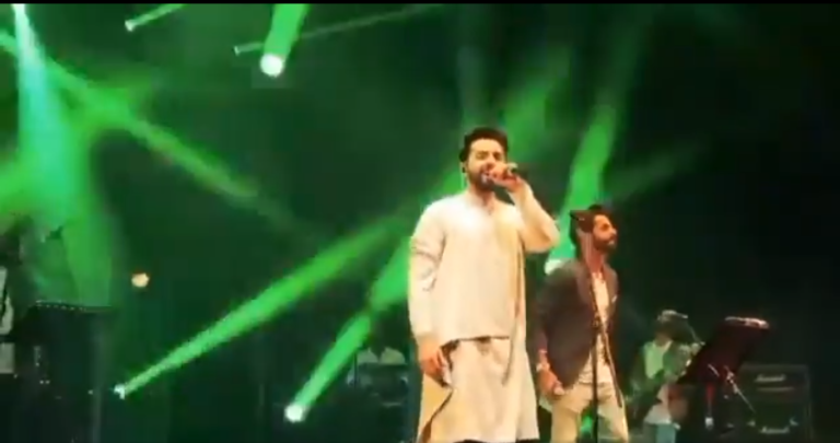 #FactCheck: Video of Ayushmann Khurrana singing ‘Dil Dil Pakistan’ goes viral, netizens calling him “clown”