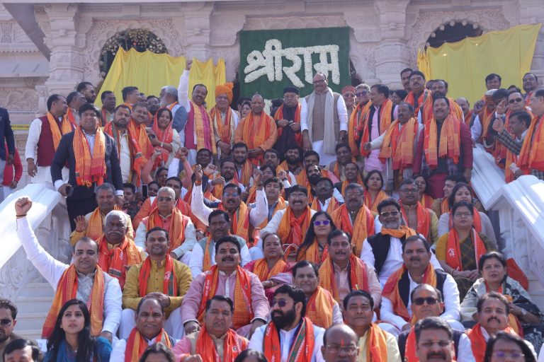 Ayodhya: CM Yogi along with cabinet and MLAs offer prayers at Ram Lalla temple