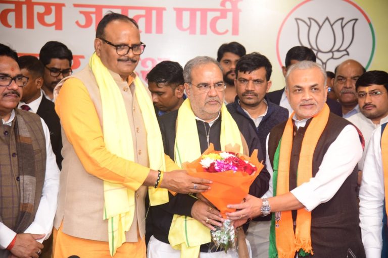 Ex PM ‘Bharat Ratna’ Lal Bahadur Shastri’s grandson Vibhakar joins BJP in Lucknow