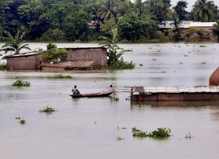 1.05 lakh people of 14 districts of Assam affected by flood