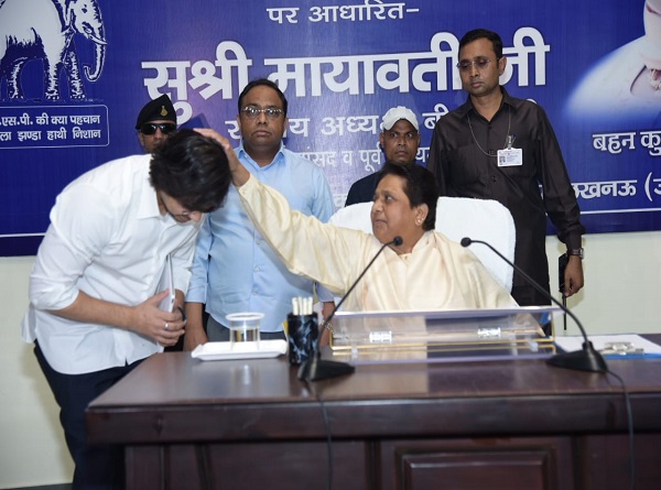 BSP chief Mayawati again declares nephew Akash as her successor