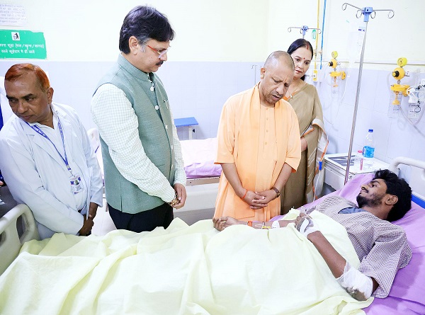 CM Yogi reaches hospital to meet the injured in Lucknow building accident