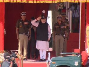 No one has the right to question the BSF jawans protecting the borders: Amit Shah