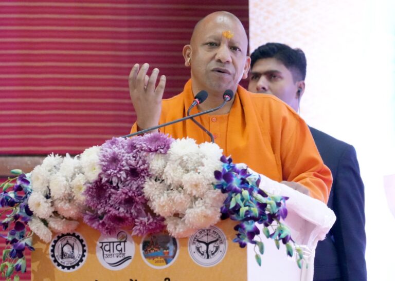 Yogi reaches Varanasi to attend “Kashi Tamil Sangam-3”