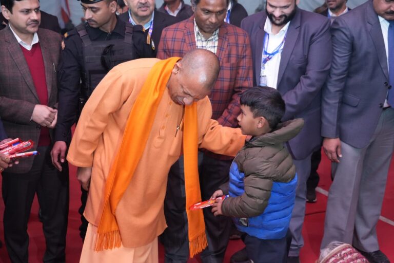 CM Yogi takes stock of shelter homes in Varanasi, distributes blankets and toffees to kids